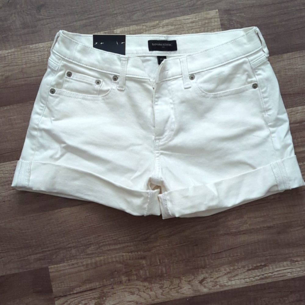 Banana Republic white short, 26/2size